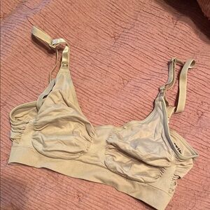COPY - SKIMS Maternity Nursing Sculpting Bra in Clay